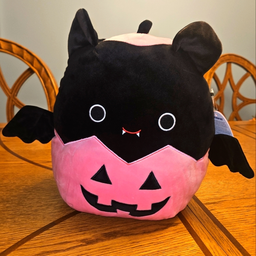NWT Emily the Bat in Pink Jack-O-Lantern Pumpkin 🎃 12" Halloween Squishmallow